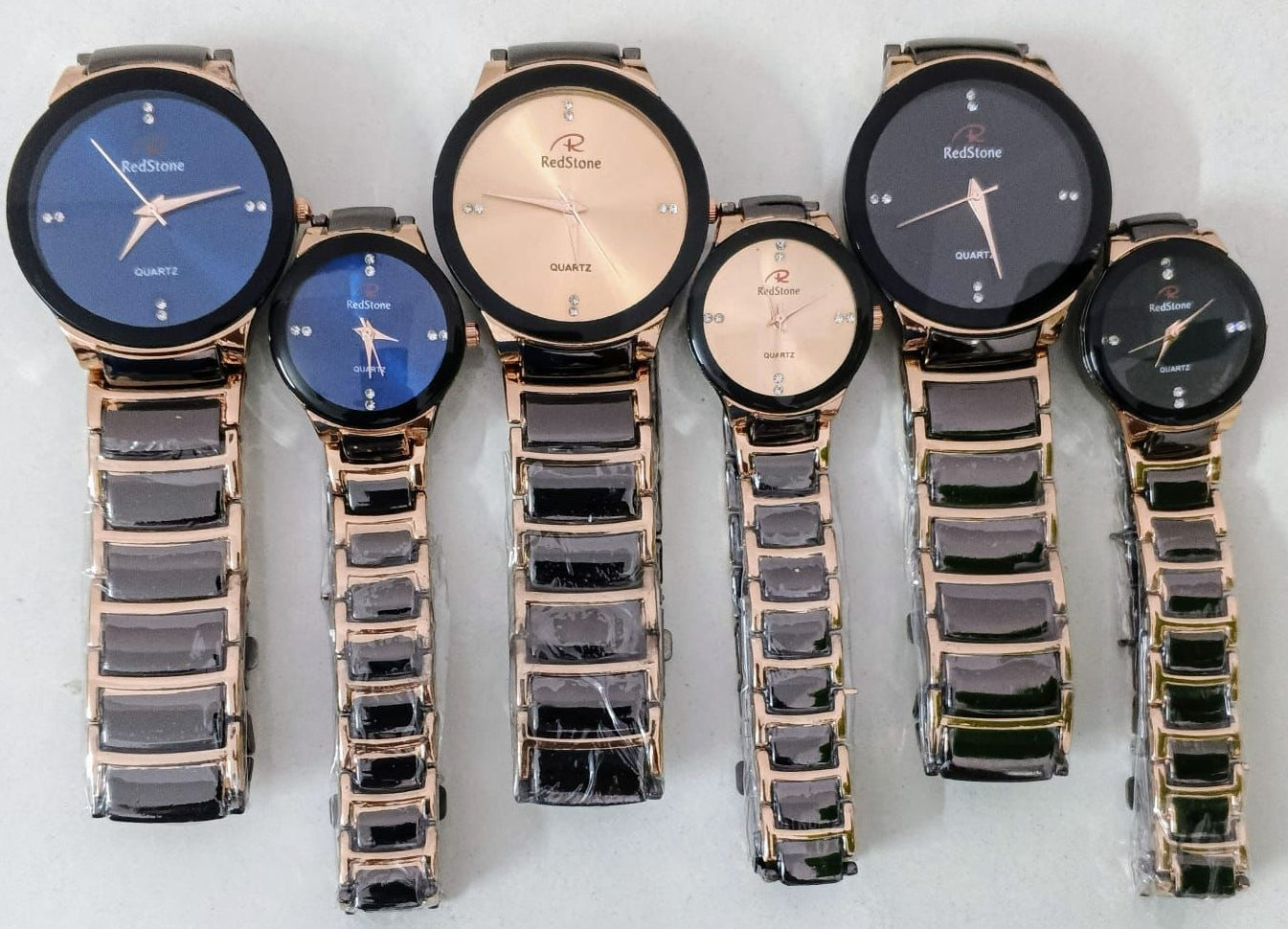 Redstone Quartz Couple Watch Durable Quality Stylish Design Perfect Choice For Daily Use And Gift Needs (Random Color & Design)